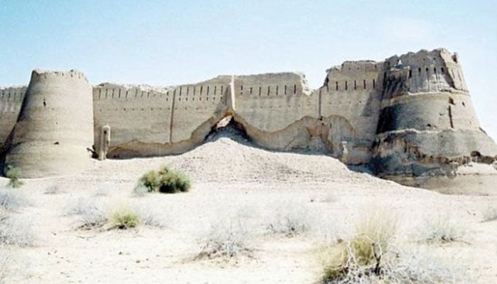 چولستان میں صدیوں پرانے تاریخی قلعے