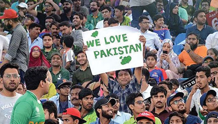 کراچی کے تماشائیوں نے کھلاڑیوں کے دل جیت لئے