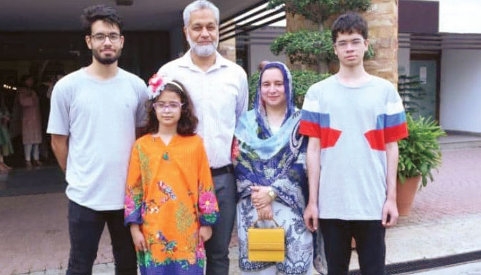 ابراہیم اپنی فیملی کے ساتھ