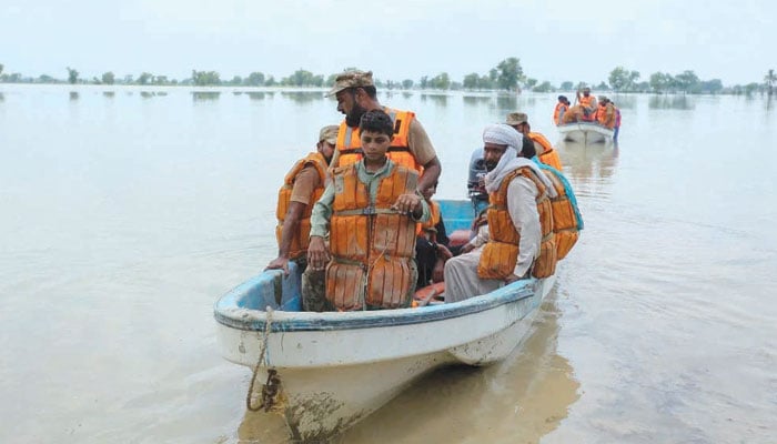 ’’اب لیے پھرتا ہے دریا ہم کو‘‘