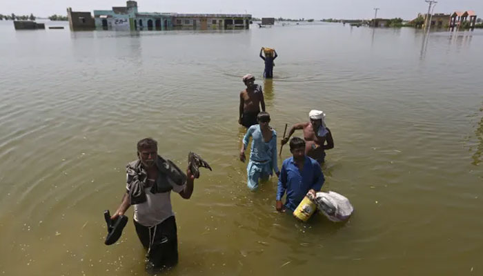 سیلاب زدگان کی دلجوئی کیلئے وزیراعظم کے مسلسل دورے