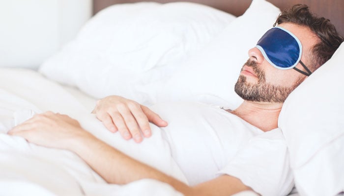 اچھی نیند کے لیے آئی ماسک کا استعمال کتنا مؤثر؟