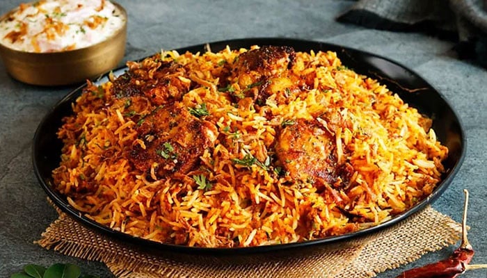 سجائیں، عید کا دستر خوان چٹ پٹے اور میٹھے پکوانوں سے
