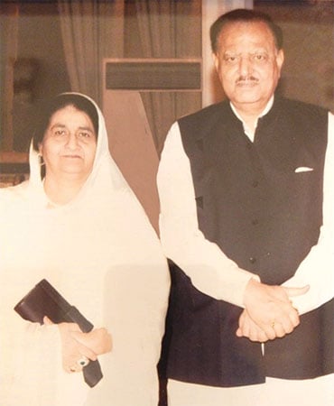بیگم محمودہ ممنون کی اپنے شوہرکے ساتھ ایک یادگار تصویر