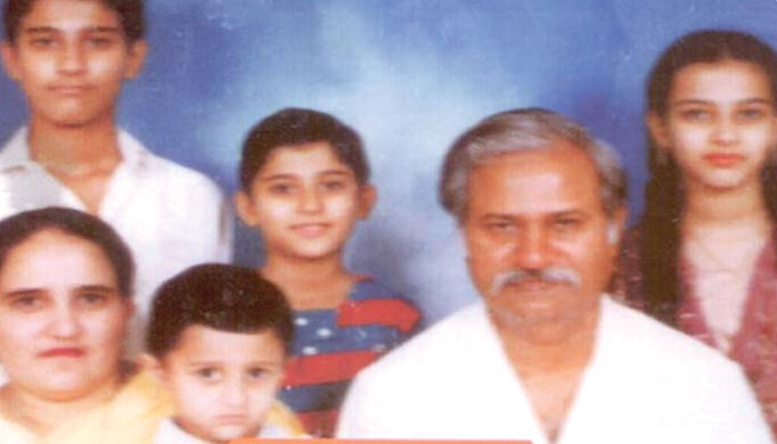 اہلِ خانہ کے ساتھ، ایک یادگار تصویر