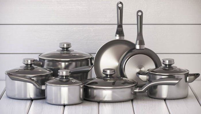 اگر پیتل کے برتن پر چاندی کا ورک ہو تو کیا ایسے برتن استعمال کرنا جائز ہے؟