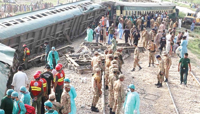 ٹرین سانحات اور دیگر ٹریفک حادثات کا سلسلہ تھم نہ سکا، اِس ضمن میں سنجیدہ اقدامات کا بھی فقدان ہی رہا