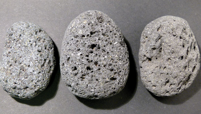 ’’پیومس‘‘ پانی کی سطح پر تیرنے والا حیرت انگیز پتھر