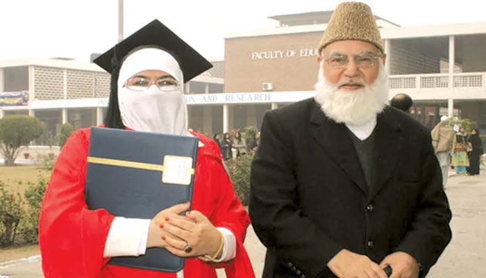 اصحابِ صفّہ کا چبوترا، آغا جان اور ہم
