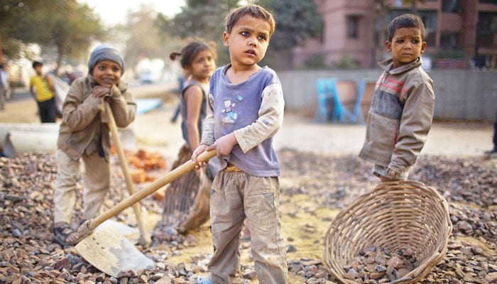 کھڑی ہے شام کہ خواب سفر رُکا ہوا ہے