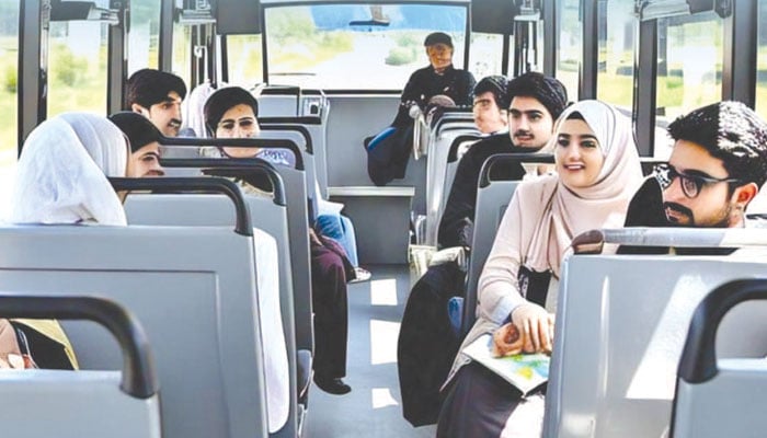 ایک سفر، انجینئرنگ یونی ورسٹی کی بس کا ....