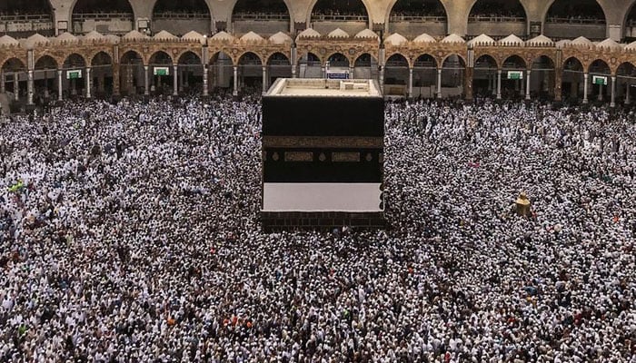 کعبہ پر پہلی نظر سے کیا مراد ہے؟