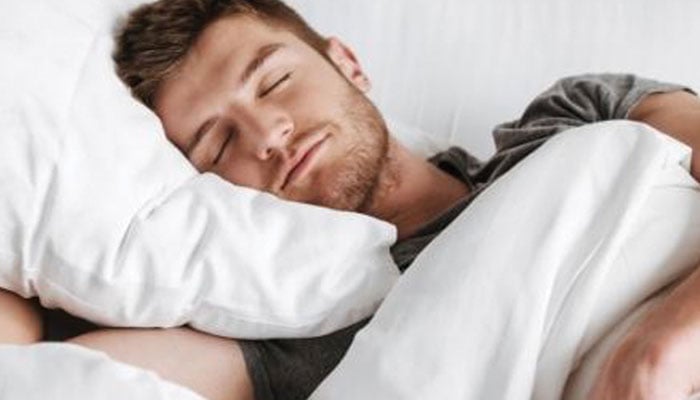 نیند کیلئے رات سونے سے قبل اسٹریچنگ کریں