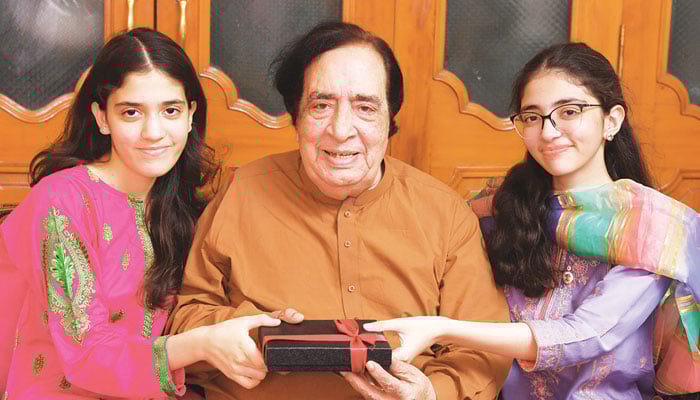 میرے بچے مجھے بوڑھا ہونے نہیں دیتے ...