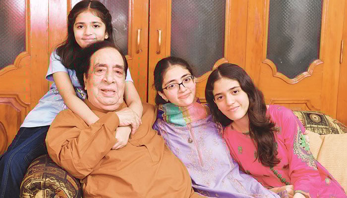 میرے بچے مجھے بوڑھا ہونے نہیں دیتے ...
