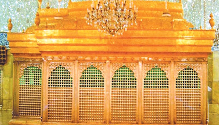 کربلائے معلّٰی میں روضۂ امام حسینؓ کا اندرونی حصّہ