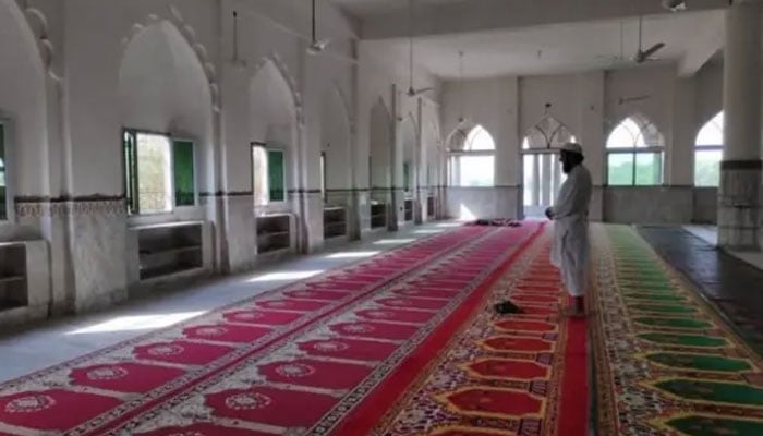 مسجد کی انتظامی کمیٹی کا وقف میں غیر شرعی تصرُّف