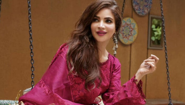یہ کس مقام پہ لائی ہے میری تنہائی