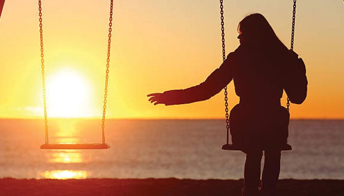 یہ کس مقام پہ لائی ہے میری تنہائی