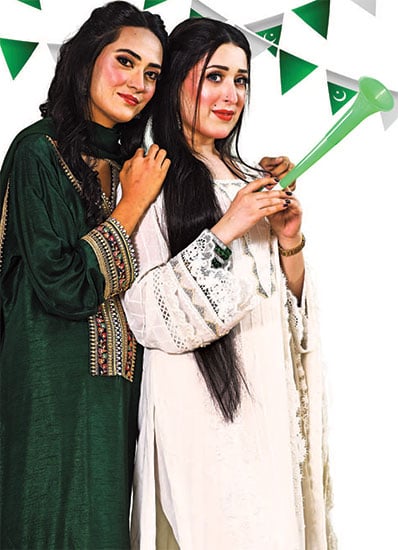 تپتے صحرا میں یہی ایک شجر اپنا ہے ...