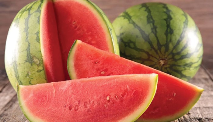 گرمیوں کی سستی مگر طبی فوائد سے بھرپور سوغات، تربوز