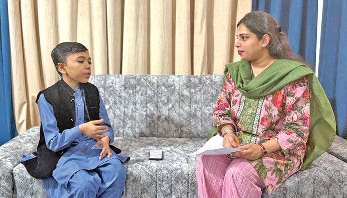 نمائندہ جنگ سے بات چیت کرتے ہوئے