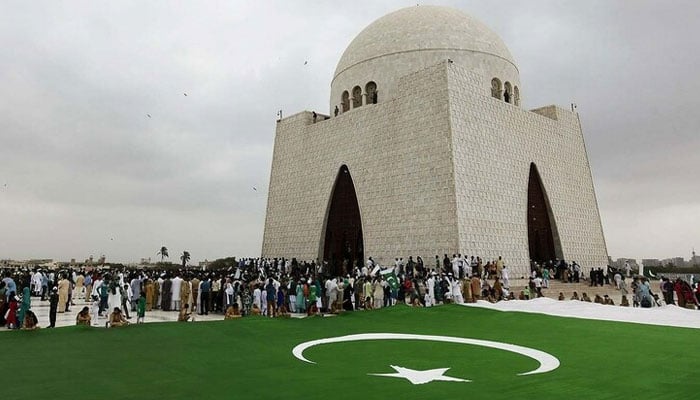پاکستان کا قومی پرچم اور قومی ترانہ تاریخ کے جھروکے سے
