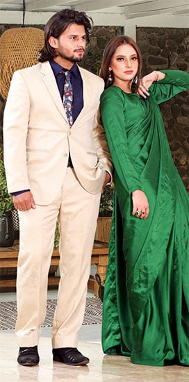 بتایا لوگوں نے ہر رنگ ہم پہ جچتا ہے ...