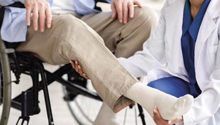 فالج: بروقت علاج سے پیچیدگیاں کم ہوسکتی ہیں
