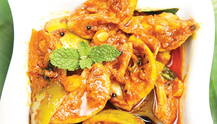 شکار پوری اچار: گھریلو خواتین کی محنت و لیاقت کا ثمر