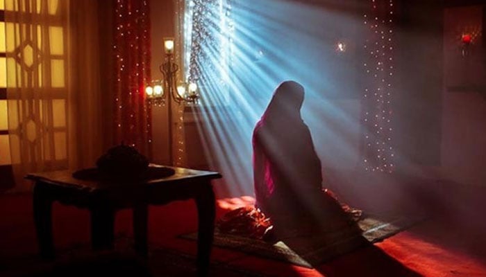 تعزیت کے لیے آنے والوں کے سبب معتدہ کا مکان تبدیل کرنا