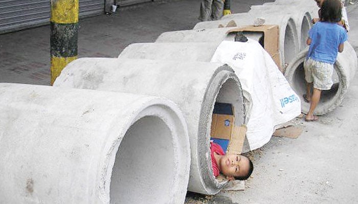 وہ خوابوں، کھلونوں کی جاگیر اپنی