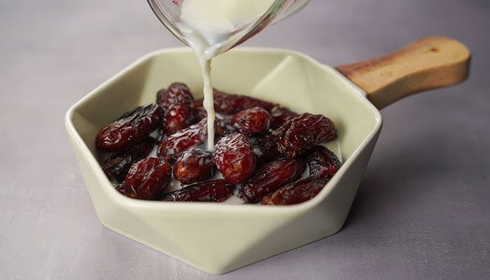 دودھ اور کھجور کا ایک ساتھ استعمال