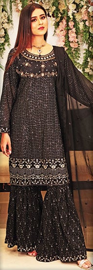 ذکر اس پری وش کا اور پھر بیاں اپنا...