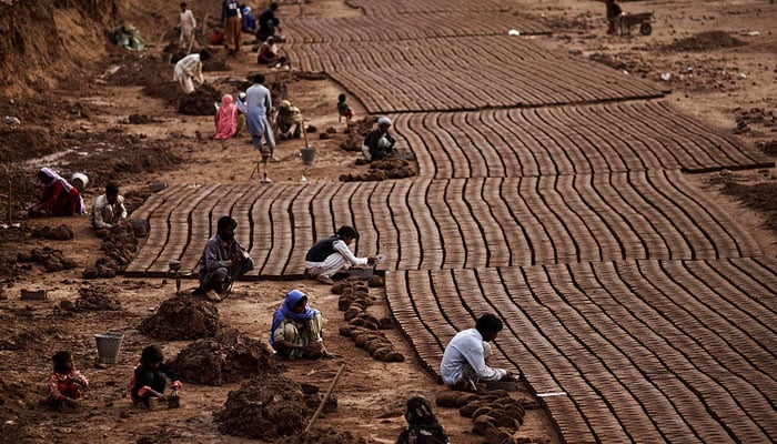 بَھٹّا مزدور:  دَورِ جدید کے غُلام