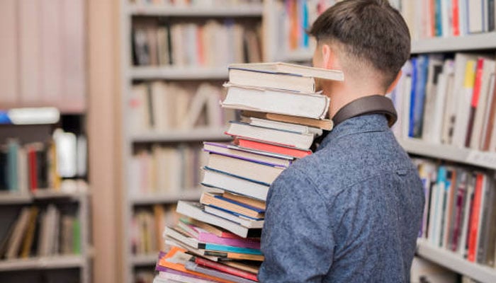 رٹنے والی مشینیں یا سوچنے سمجھنے والے انسان