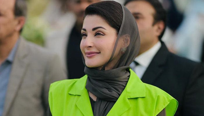 شہر کے اندھیرے کو اِک چراغ کافی ہے...