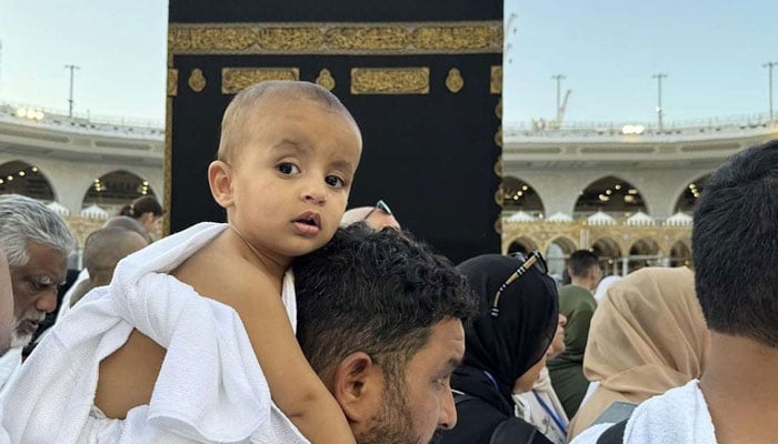 حالتِ احرام میں بچے کو گود میں لینے کا حکم