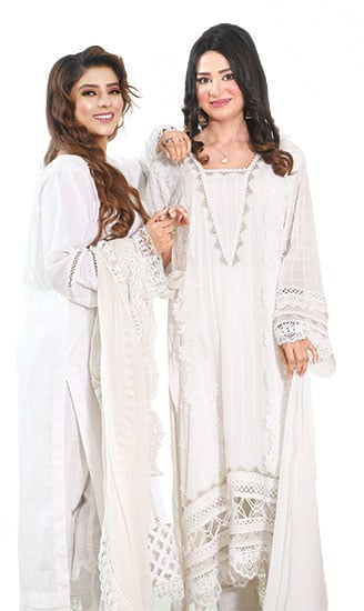 دودھیا سفید رنگ ... کھلا ہو باغ میں جیسے کوئی سفید گلاب ...