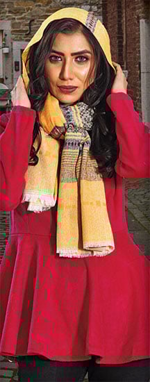 پوشاکیں نازک رنگوں کی اور اوڑھے شال، دو شالے ہوں ...