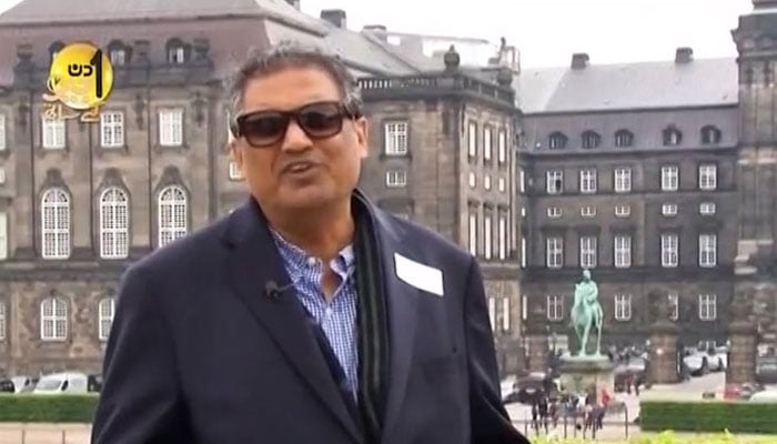 اس دامن میں کیا کیا کچھ ہے، دامن ہاتھ میں آئے تو...