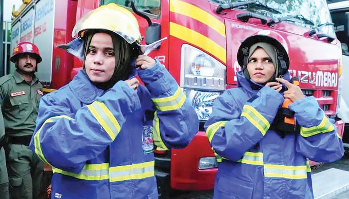 فائر فائٹر خواتین