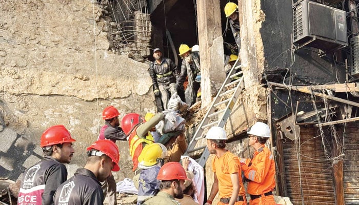 لوگ زندہ سلامت ، ہنستے کھیلتے پلازا گئے اور وہاں سے ٹکڑوں کی صُورت واپسی ہوئی