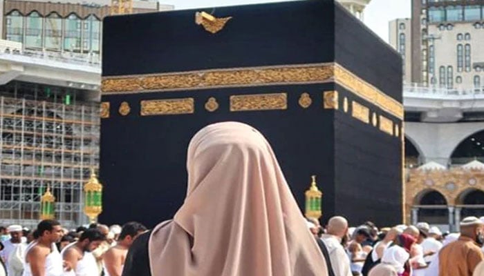 عدّت کے دوران طواف  کے لیے جانے کا حکم