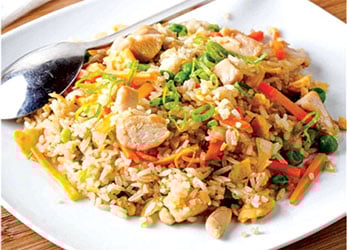 دستر خوان افطار: لذیذ، خستہ پکوانوں سے سجائیں