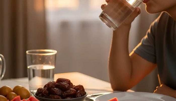 رمضان میں پانی کی کمی سے بچیں