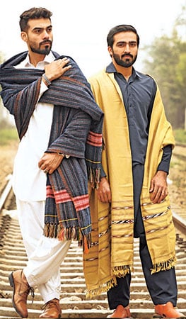 نرم و گرم شالز ... شاہانہ، پروقار انداز، گرمائش بھرا احساس