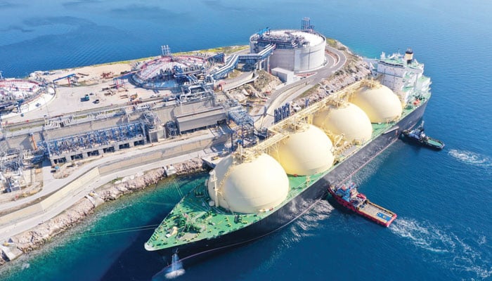 آبنائے ہرمز: عالمی منڈی میں تیل کی شہ رگ