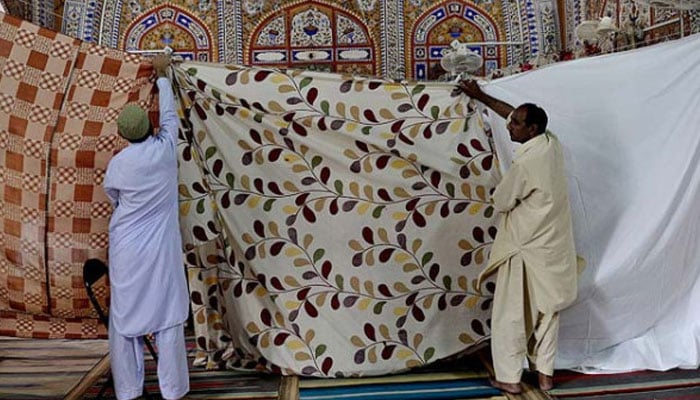 اعتکاف کے دوران ضرورت کے بغیر مسجد سے نکلنے کا حکم