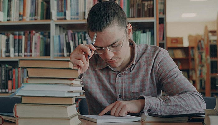 نوجوانوں کی پرواز سے پہلے ہی سوچ کے پر کیوں کتردیے جاتے ہیں